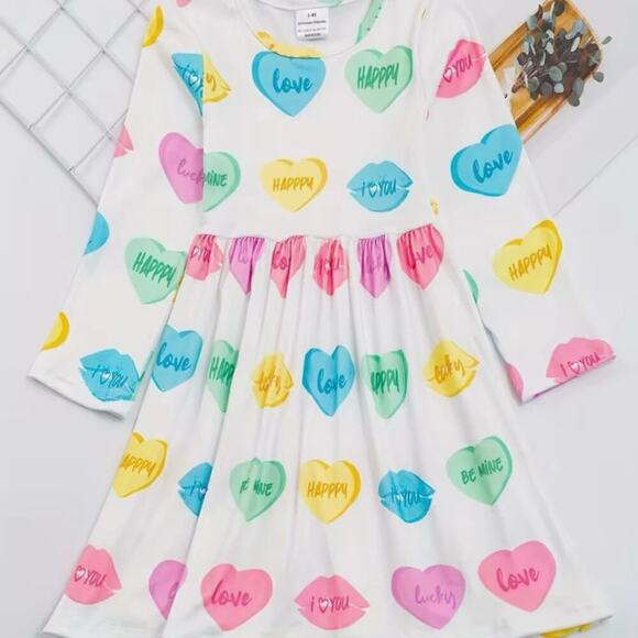 New girl’s Valentine’s Day dress with candy hearts 4-5 - Picture 2 of 5